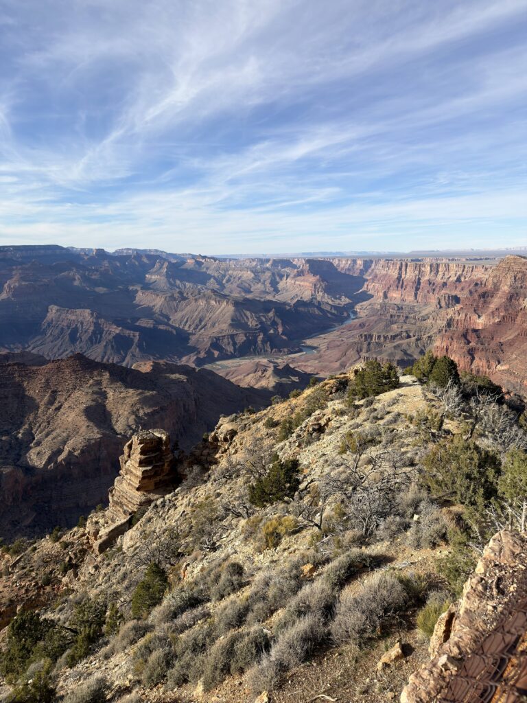Weite Aussicht über den Grand Canyon mit dem Colorado River in der Tiefe vom Desert View Watchtower