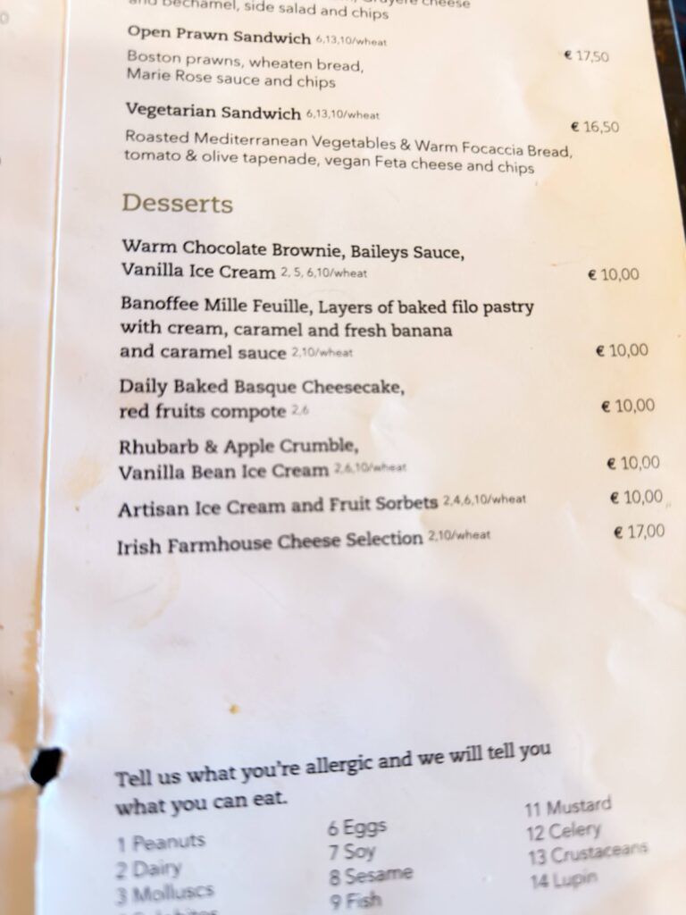 Dessertkarte des Riu Plaza The Gresham Dublin mit Preisen und Gerichten wie Brownie, Banoffee und Cheesecake