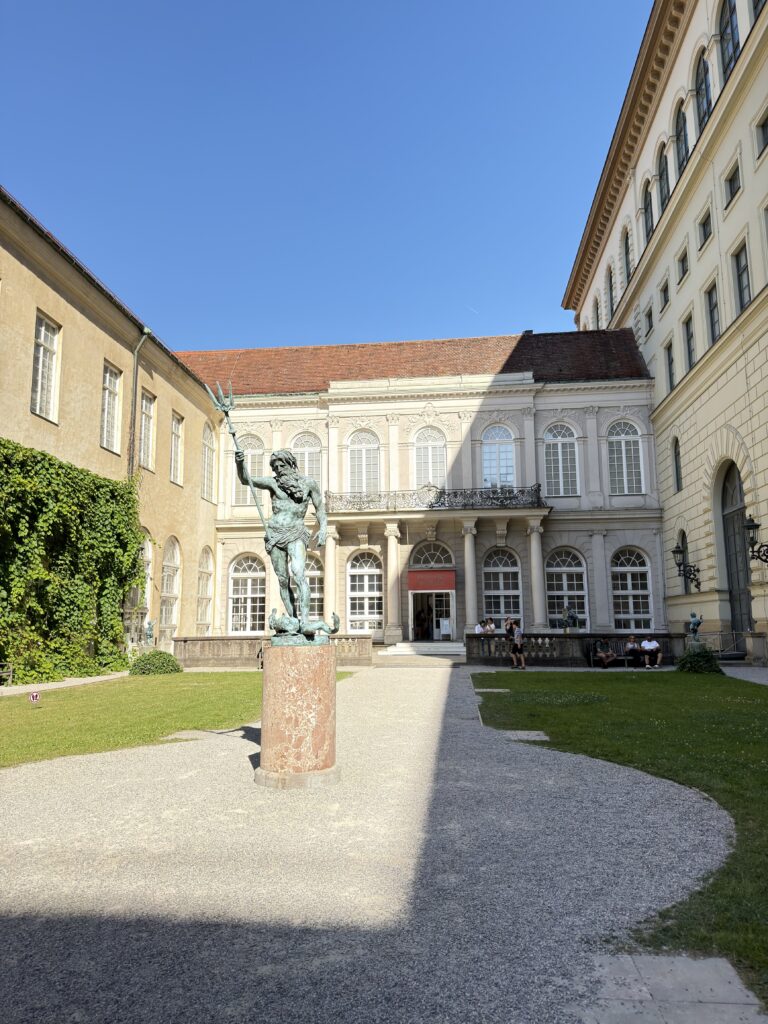 Neptunbrunnen im Innenhof der Residenz München