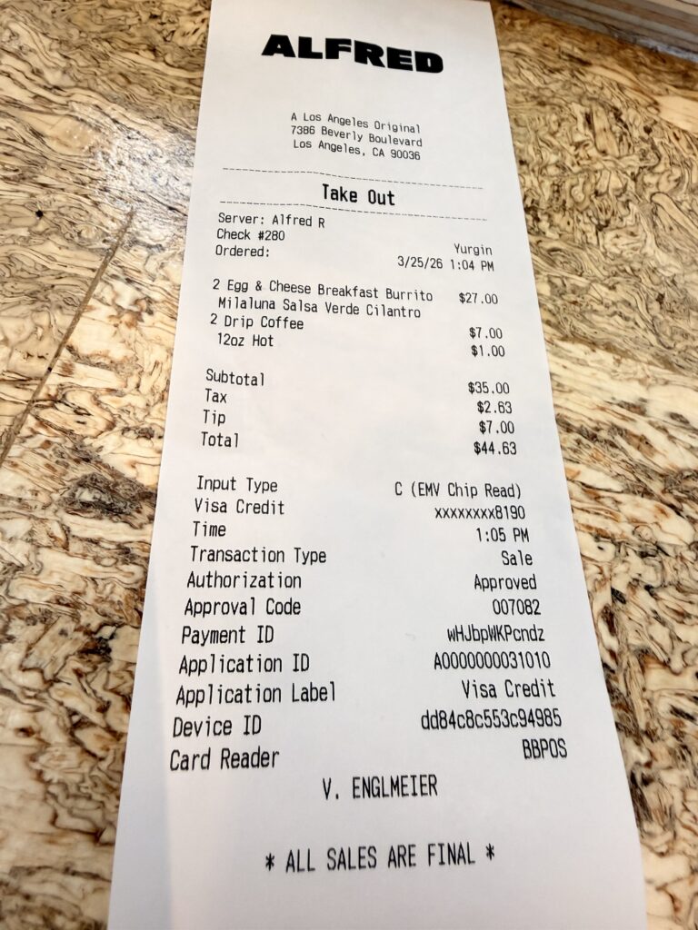 Quittung von Alfred in Los Angeles mit zwei Egg & Cheese Breakfast Burritos und Kaffee zum Mitnehmen, Gesamtbetrag 44,63 USD