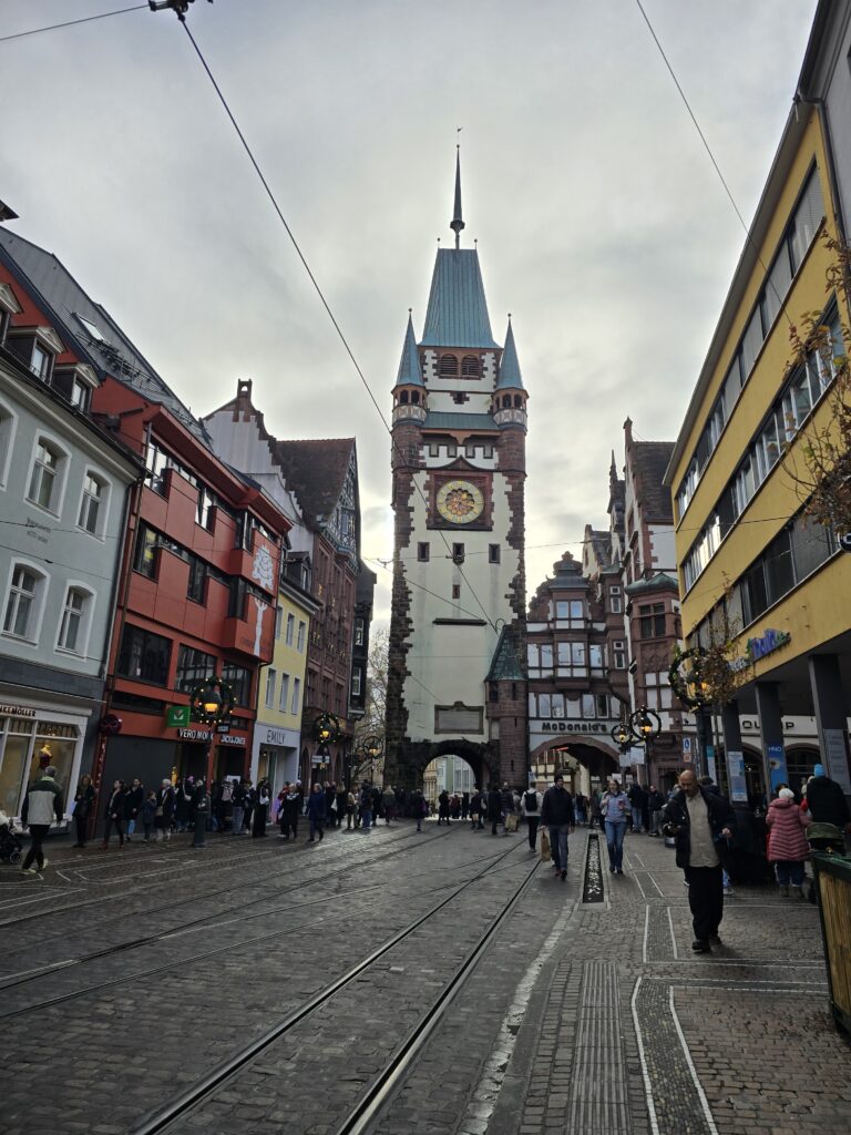 Martinstor in der Altstadt von Freiburg